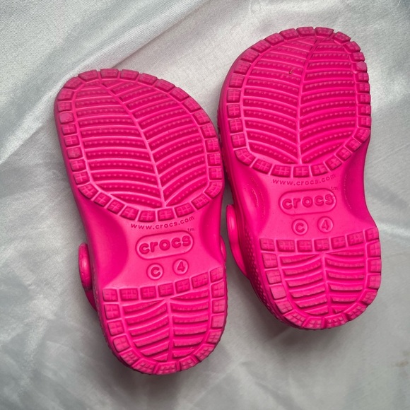 CROCS Pink Water Shoes with Minnie Mouse Charms 4 - Picture 3 of 3